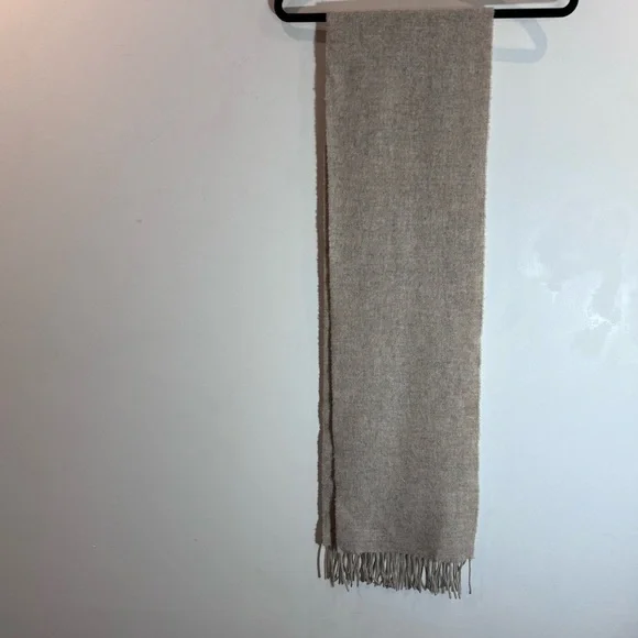 JOHNSTONS 100% Lambswool Fringed Neutral Scarf Oatmeal Light Beige Colour - Picture 4 of 5